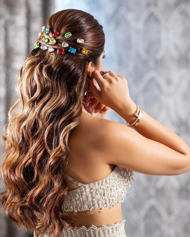 Multi-colored pins- 6 pcs