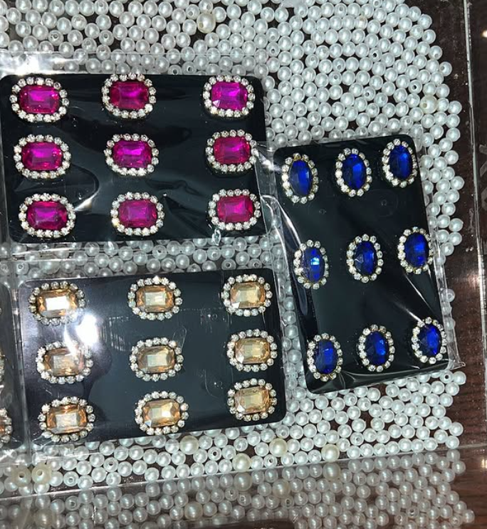 Premium Hair Studs-pack