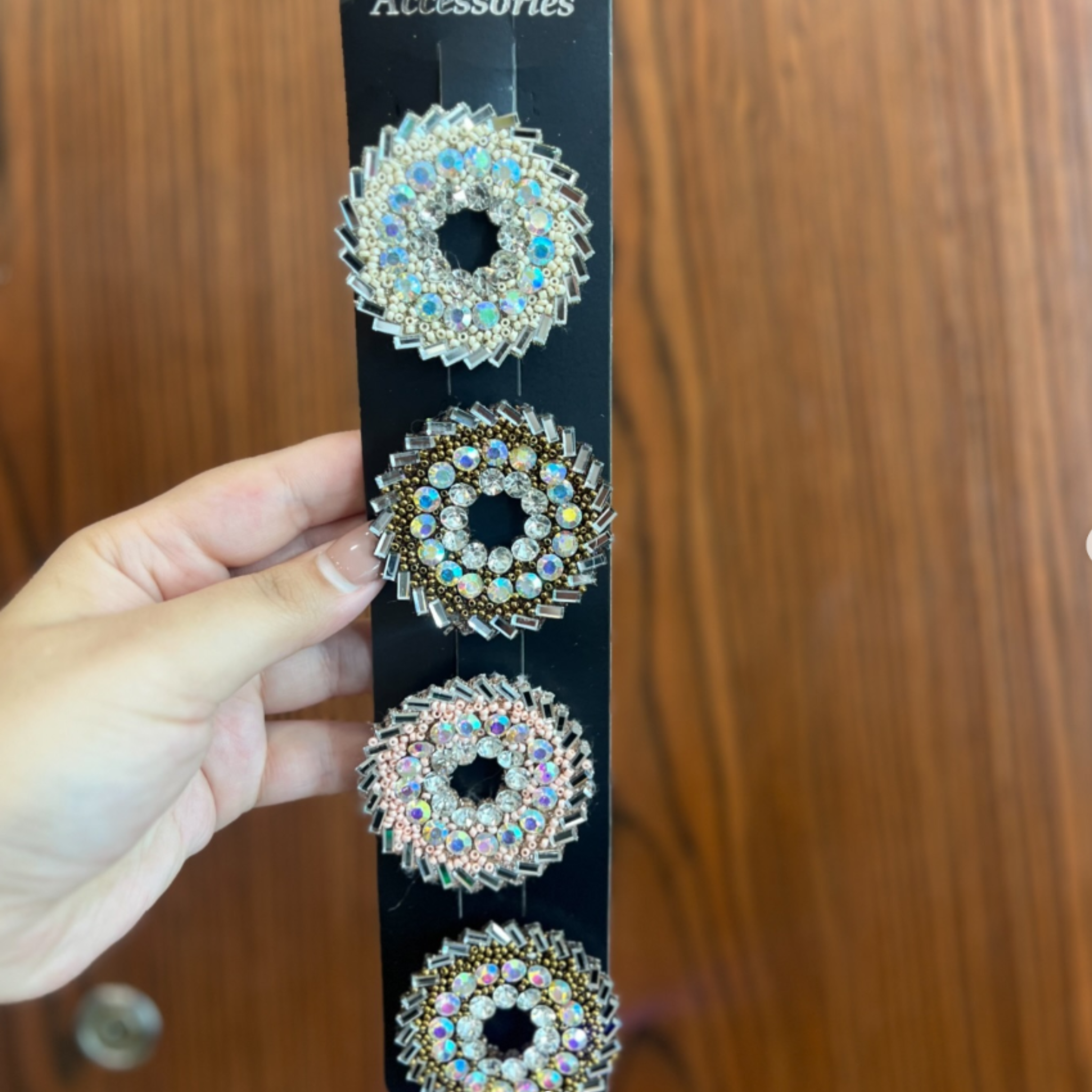 Studded circular pins-4 in a Pack