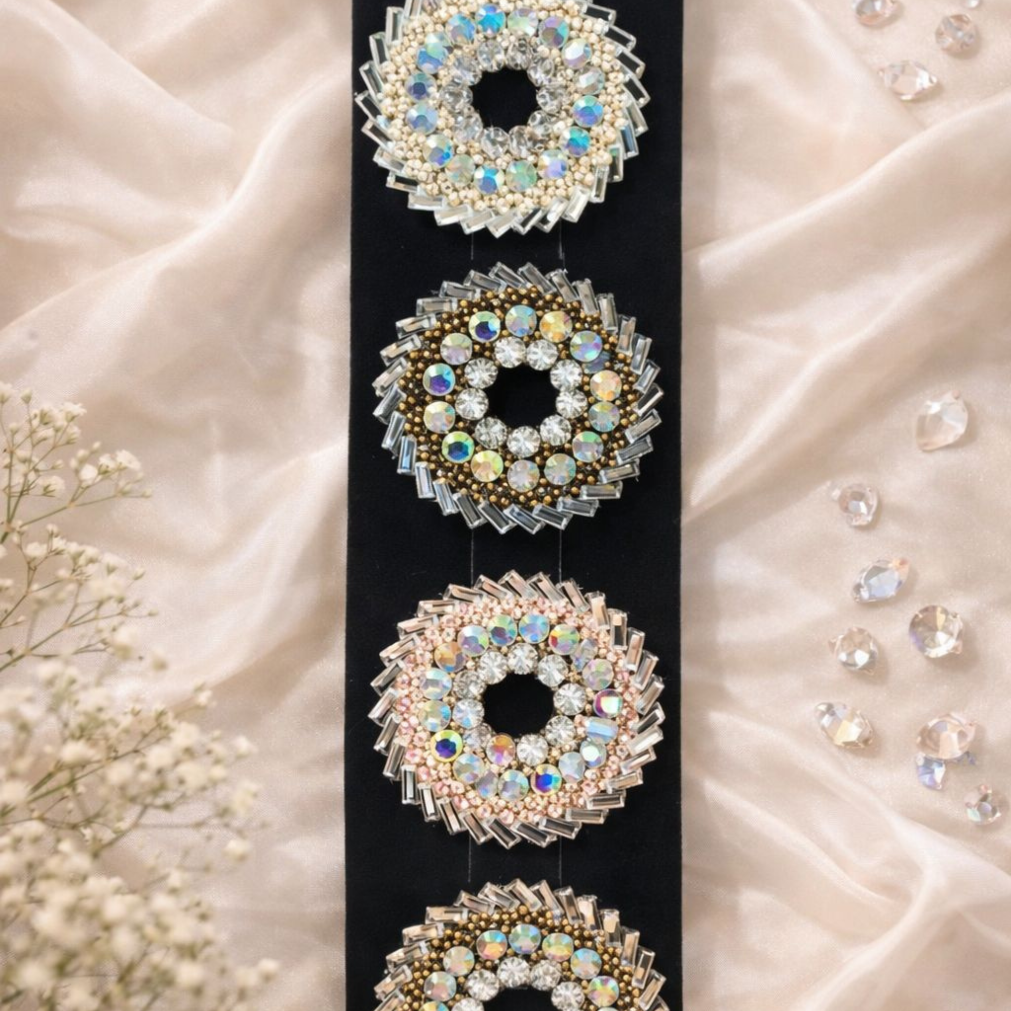 Studded circular pins-4 in a Pack